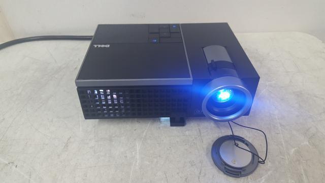 Dell M209X WK412 DLP HDMI Multimedia Projector 57 Lamp Hours Pixel Issue