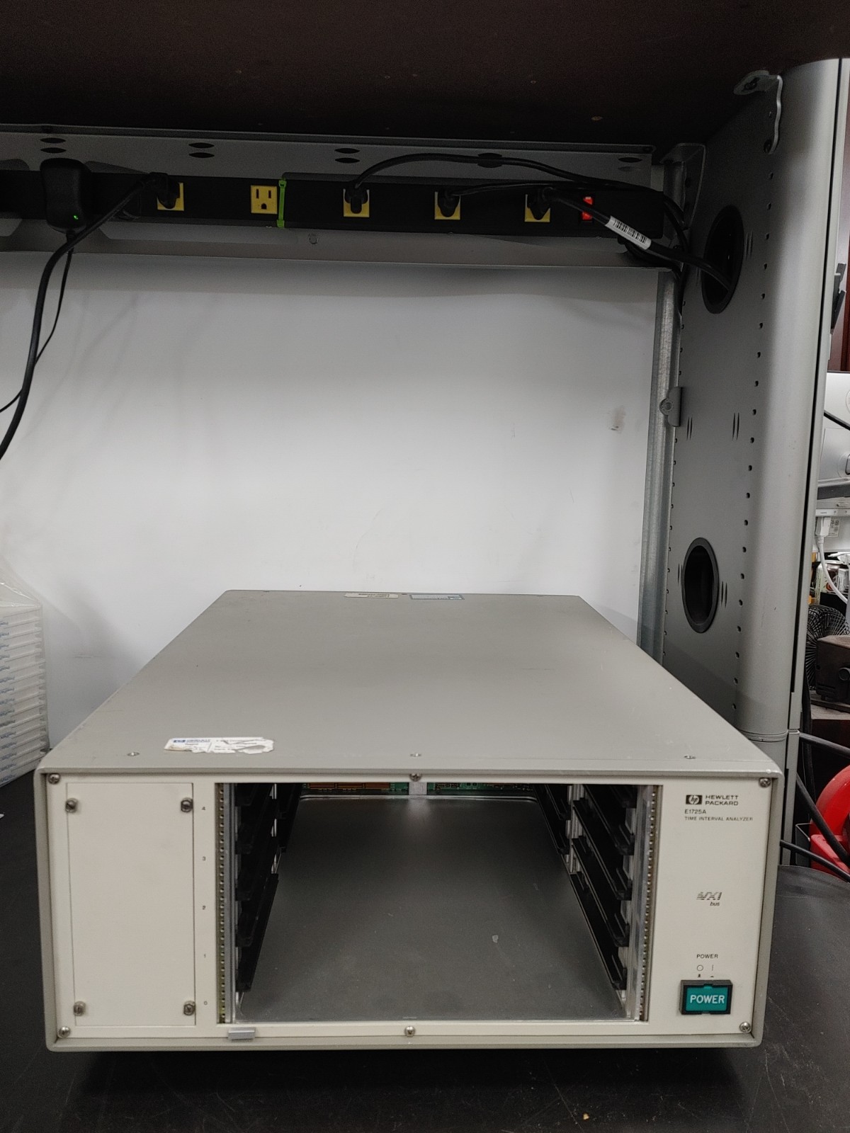 HP HEWLETT PACKARD E1725A Time Interval Analyzer Chassis Only