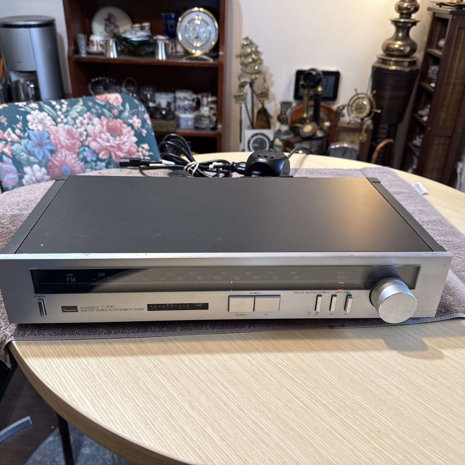 SANSUI T-700 AM/FM Auto Search STEREO TUNER