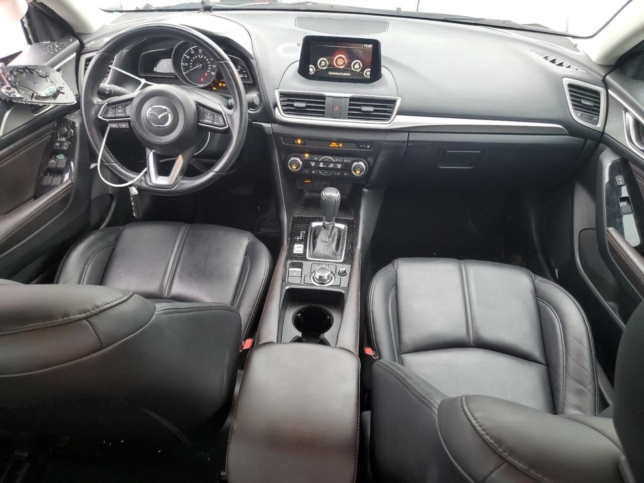 3 2018 Glove Box 4916502