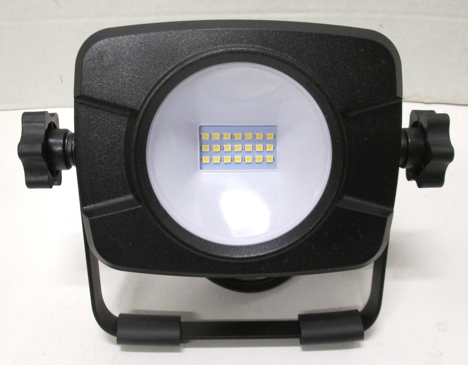 120 Volt LED Work Light W/21LEDs, Shop, Jobsite, Home, Portable  Super Bright