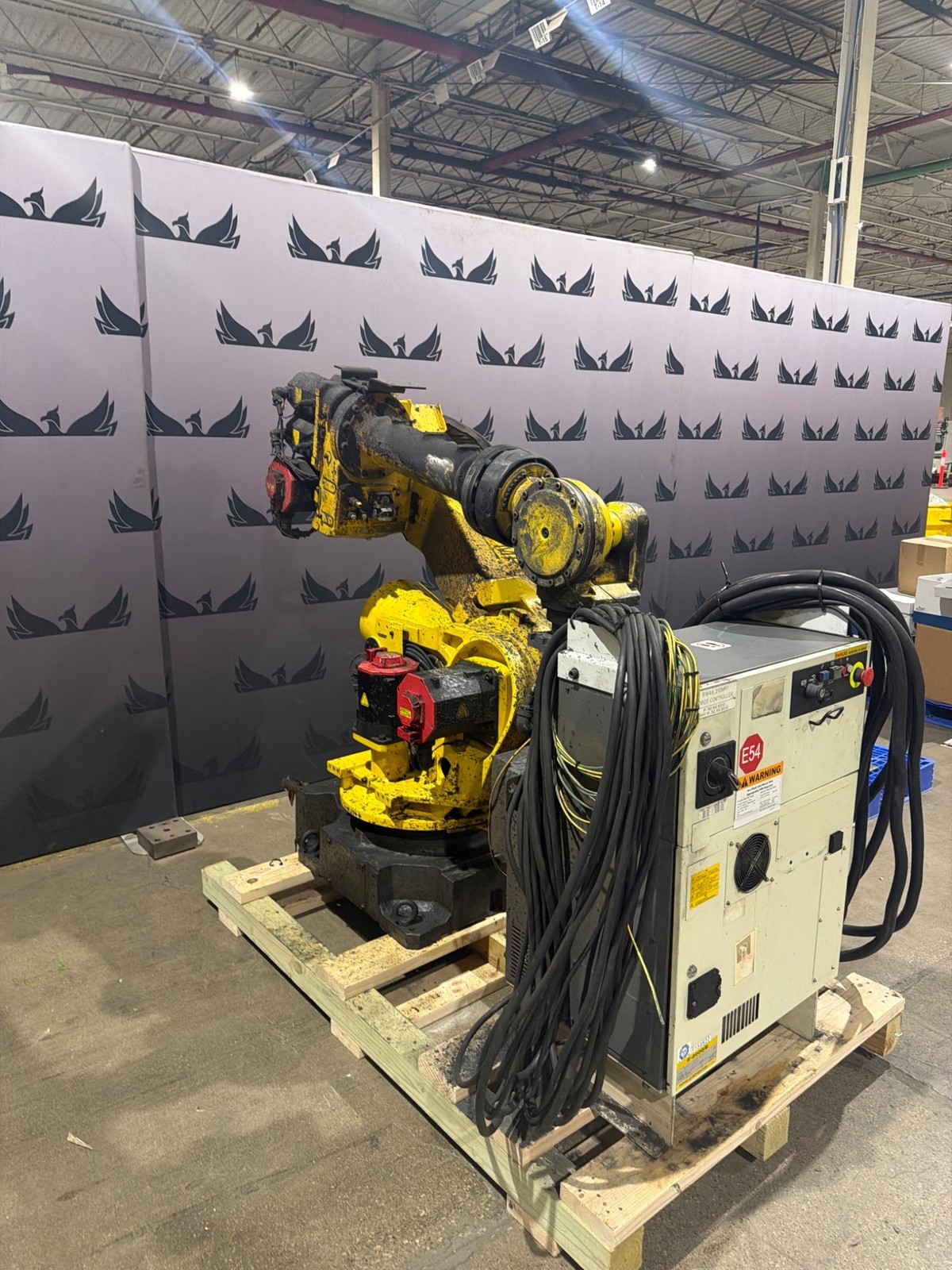 FANUC R‑2000iB/210F Complete w/ R‑30iB Controller USED
