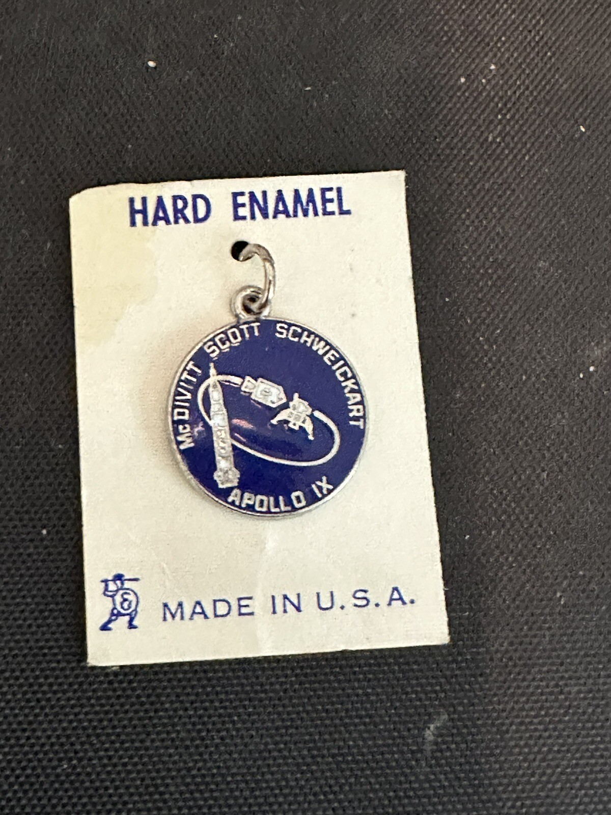 VTG APOLLO IX MCDIVITT SCOTT SCHWEICKART ENAMEL CHARM ON CARD - Costume Jewelry