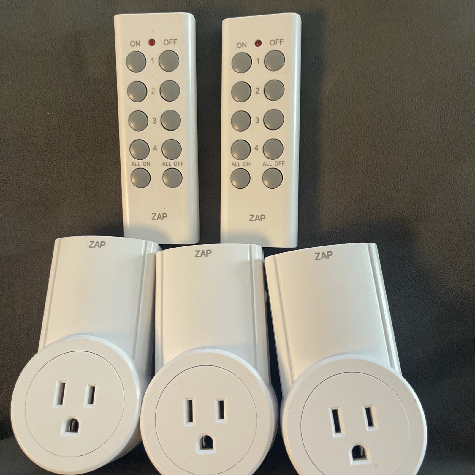 ZAP 3LX Remote Outlet Switches Etekcity 3 Outlets 2 Remotes  10BH9938U