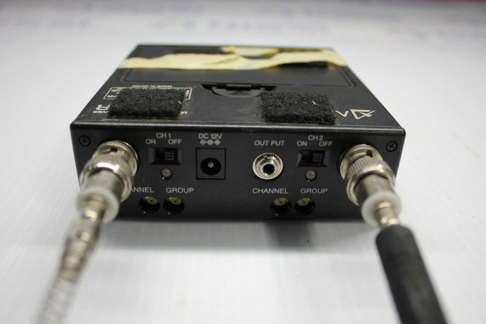 AZDEN 200UPR WIRELESS RECEIVER WITH 51XT UHF TRANSMITTER