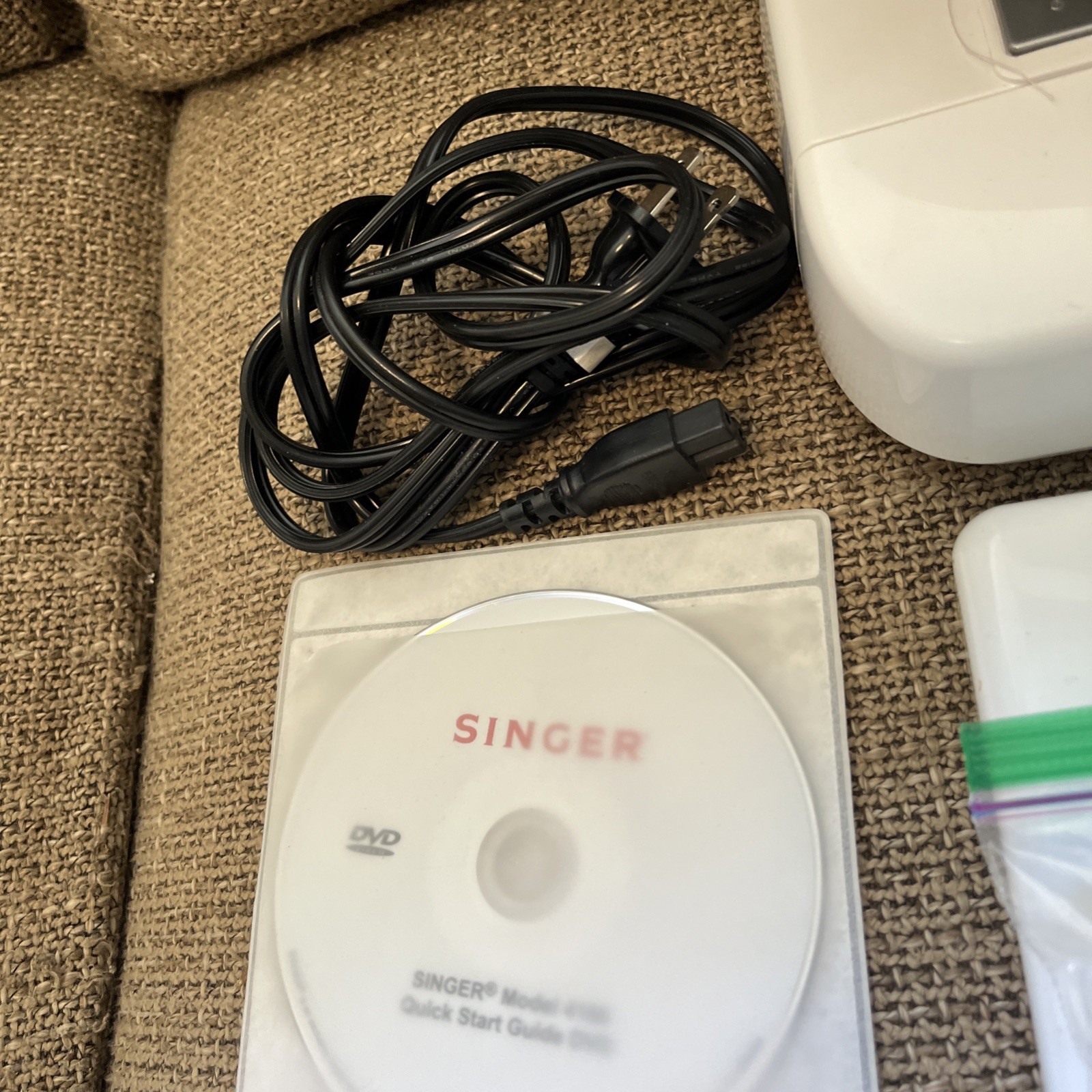 Singer Sewing Machine 4166 White Electronic Control With Accessories ￼