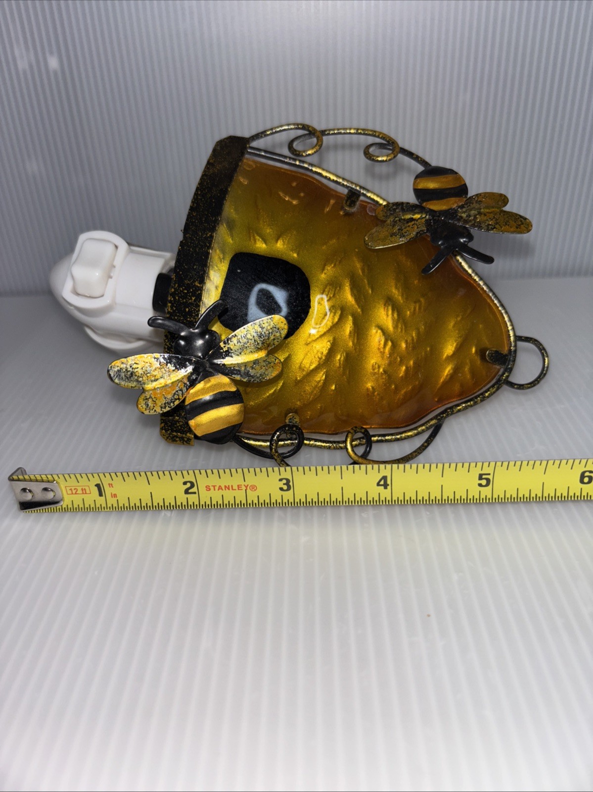 Beehive Night Light With Soft Amber Glow. Works!! Good Condition.