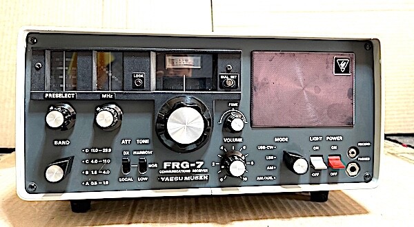 Yaesu FRG-7 0.5-29.9MHz Communications Receiver - Gray