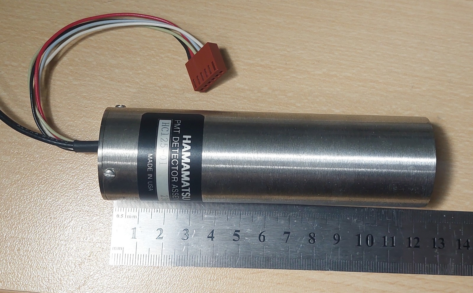 Hamamatsu HC125-01 PMT detector assembly - up to infrared!