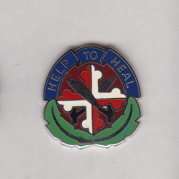US ARMY MEDICAL 92nd FIELD HOSPITAL crest DUI badge c/b P-23