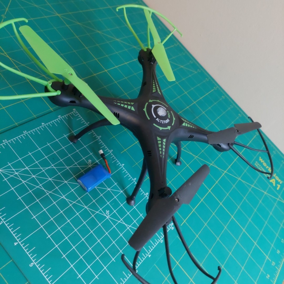 Drone DH861-Q5 Hand Controlled Parts or Repair Drone & Battery Only Black Green