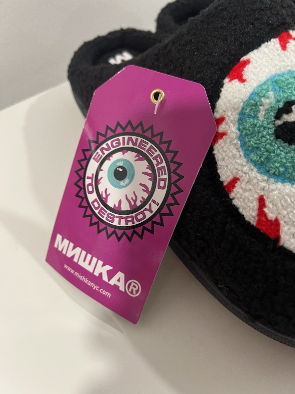 Mnwka Slippers Size Medium