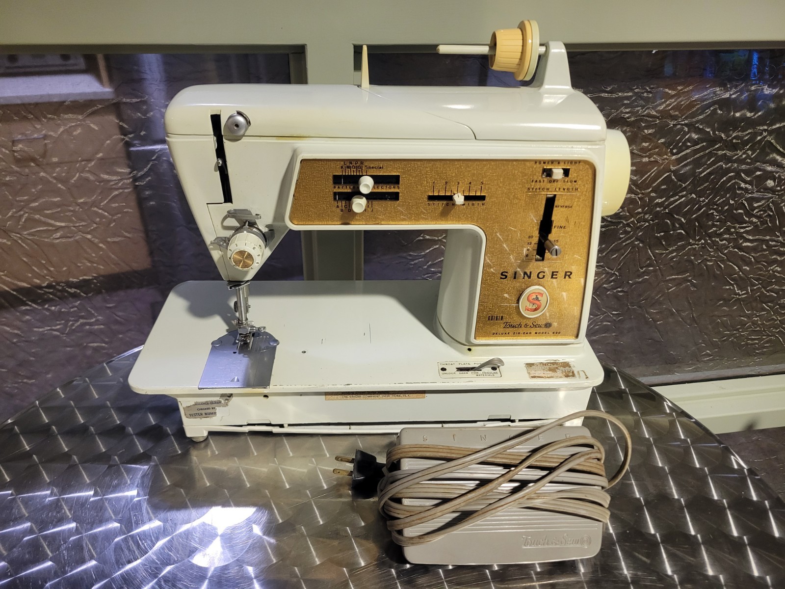 Singer 620 Golden Touch & Sewing Machine Deluxe Zig Zag With Pedal, Tested.