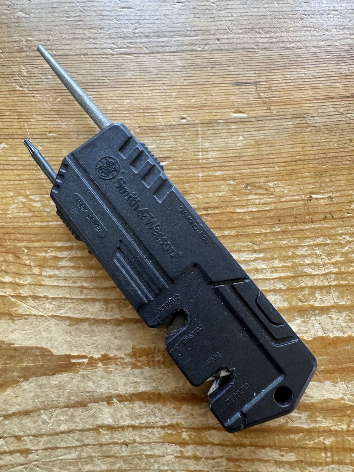 Smith & Wesson Black GRN Ceramic/Carbide Knife Sharpener 1117198