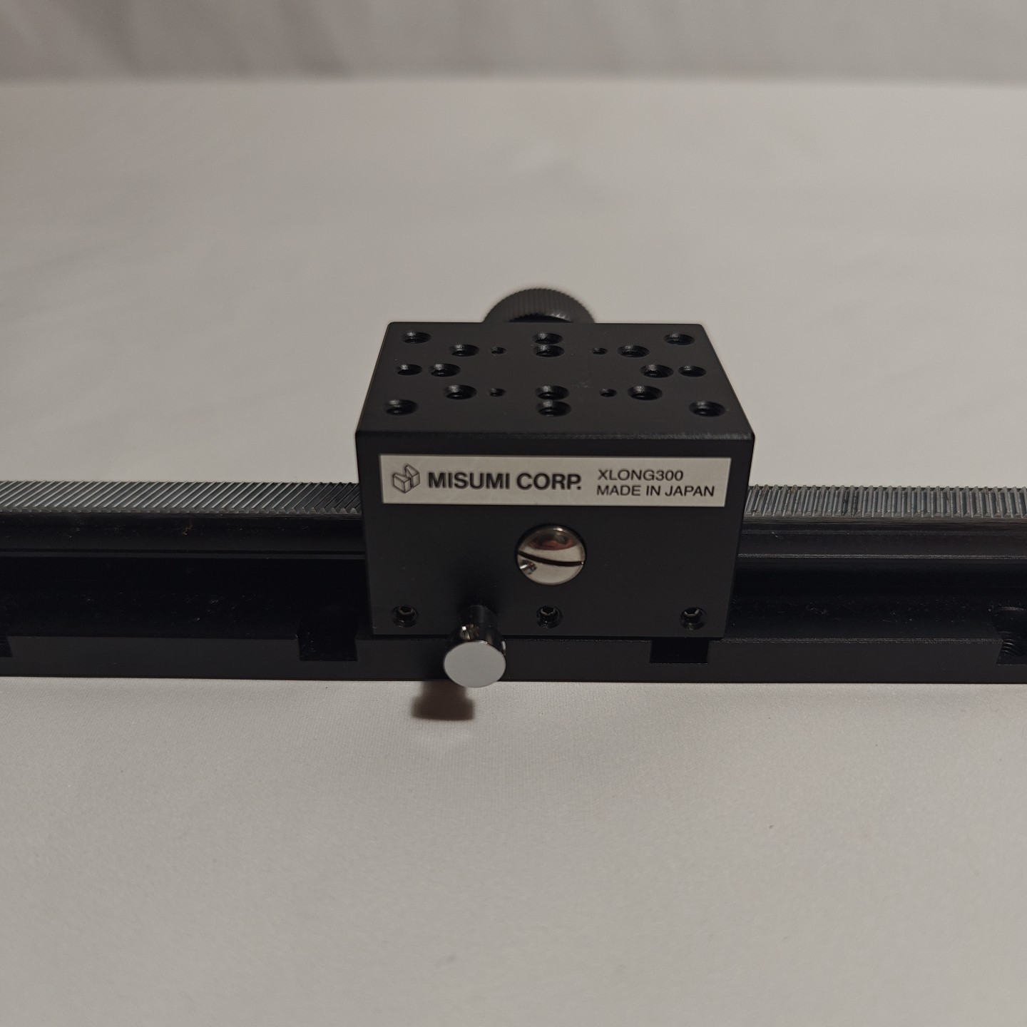 Misumi XLONG300 Manual X-Axis Stages Dovetail Rack & Pinion Long Stroke