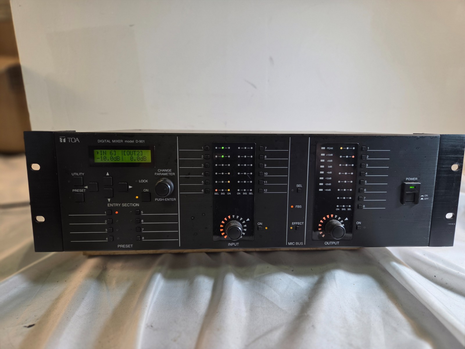 TOA D-901 Digital Matrix Mixer DSP 8 XLR Inputs 4 XLR Outputs Tested Working