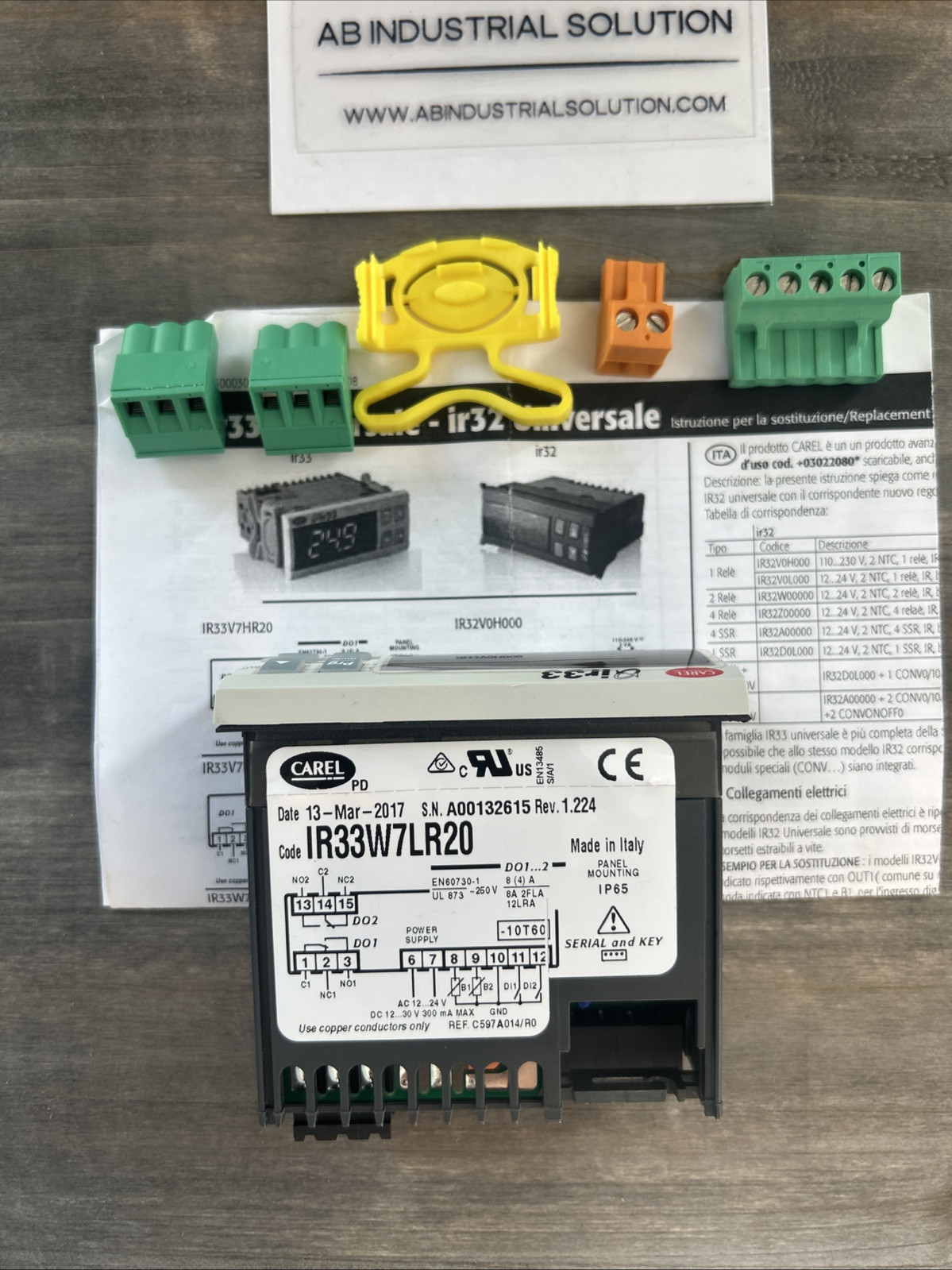 CAREL IR33W7R20 UNIVERSAL ELECTRIC CONTROLLER.  Brand New/Fast Shipping