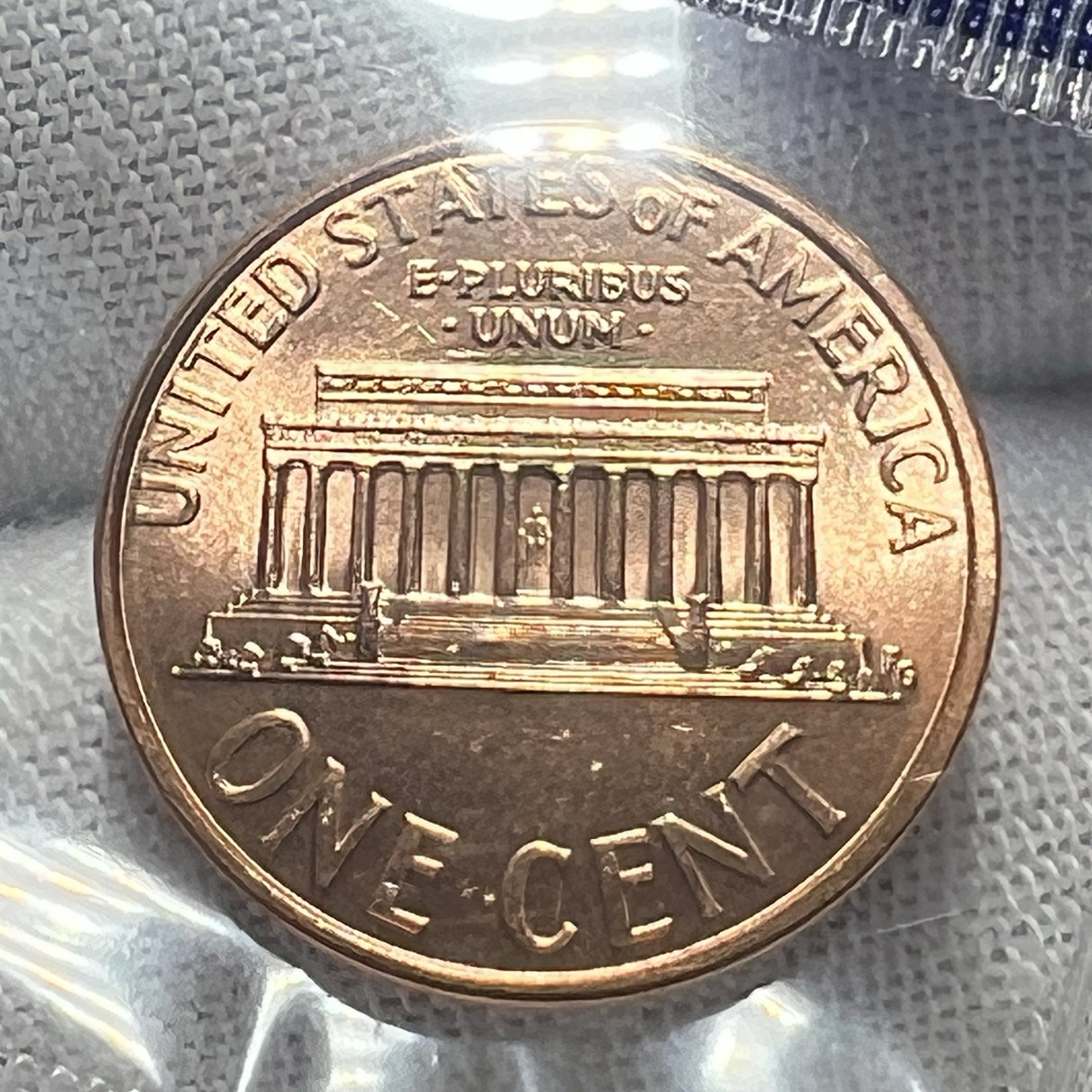 1998-P&D Lincoln Memorial Cents BU in Mint Cello receive 2 coins pictured #3139
