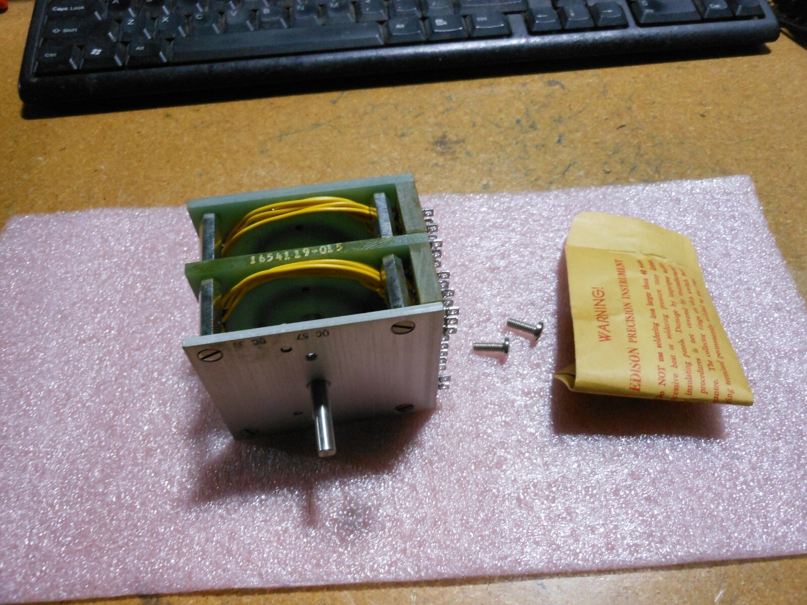 LOCKHEED ROTARY SWITCH PART # 1654119-15  NSN:  5930-00-141-0527  1654119-015