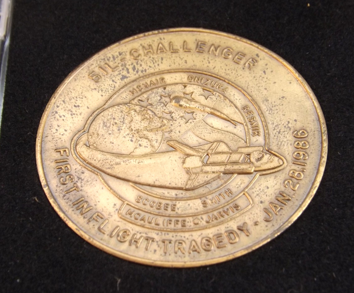 Space Shuttle Challenger STS-51-L Tragedy Coin Medal In Case Crew Members Memory