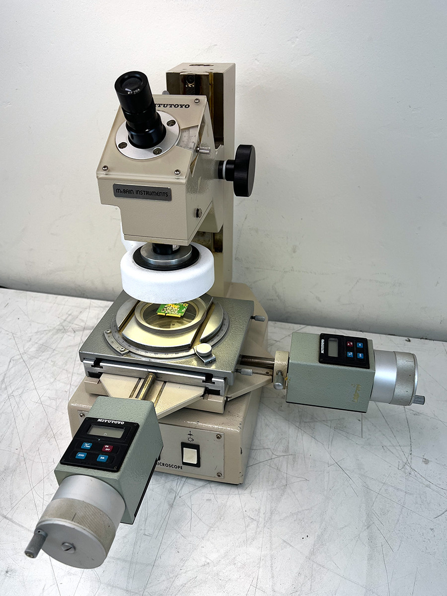 MITUTOYO TM-101 Toolmakers Microscope 10x & 15x Eyes 2x Digital Mic's 176-901