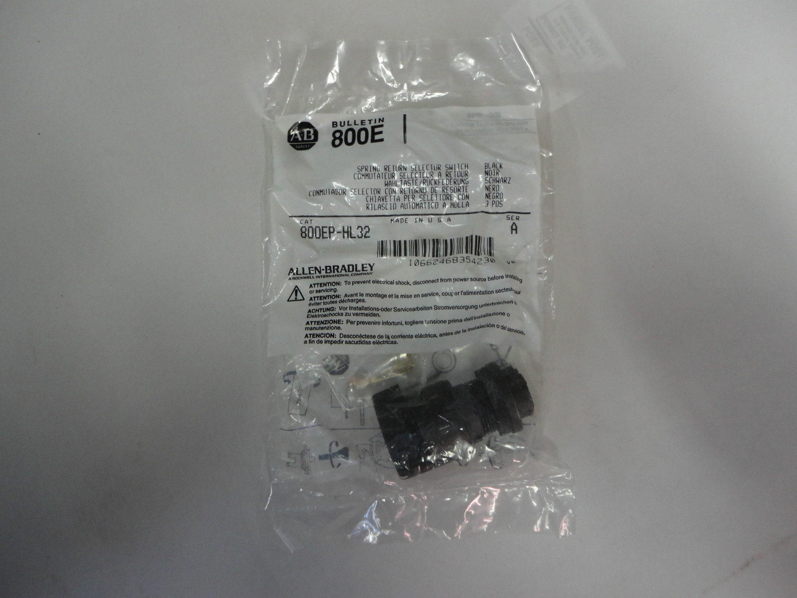 New, Free Ship, Allen Bradley 800EP-HL32 Spring Return Selector Switch, Black