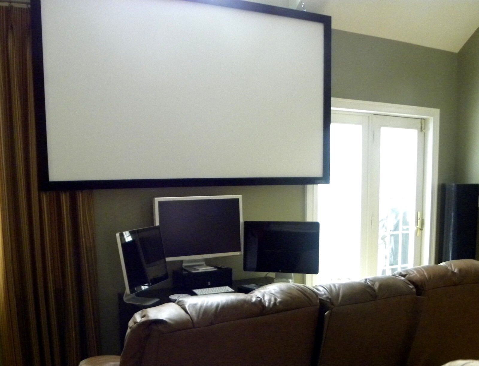 Home Theater Projector Screen