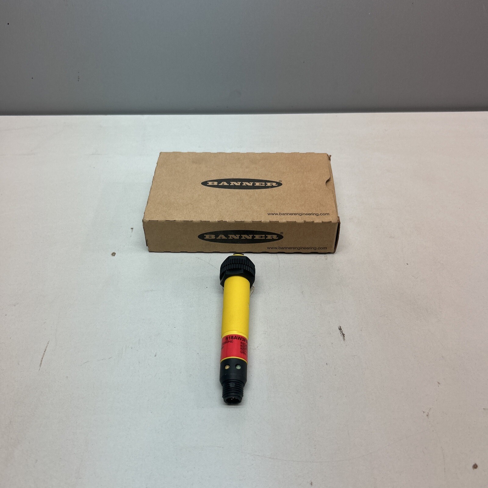 Banner S18AW3FF50Q1 S18 Series Fixed-Field Sensor