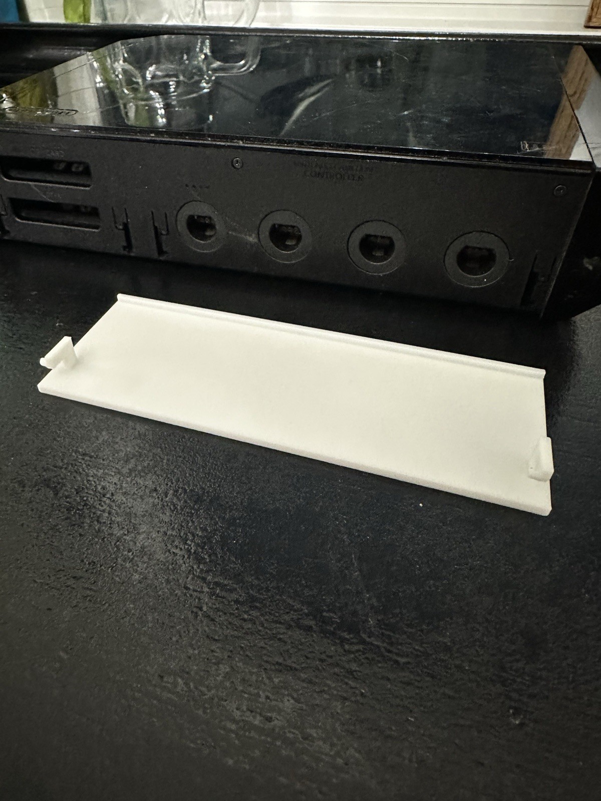 Nintendo Wii - GameCube Controller Door Replacement Part Dust Cover - White