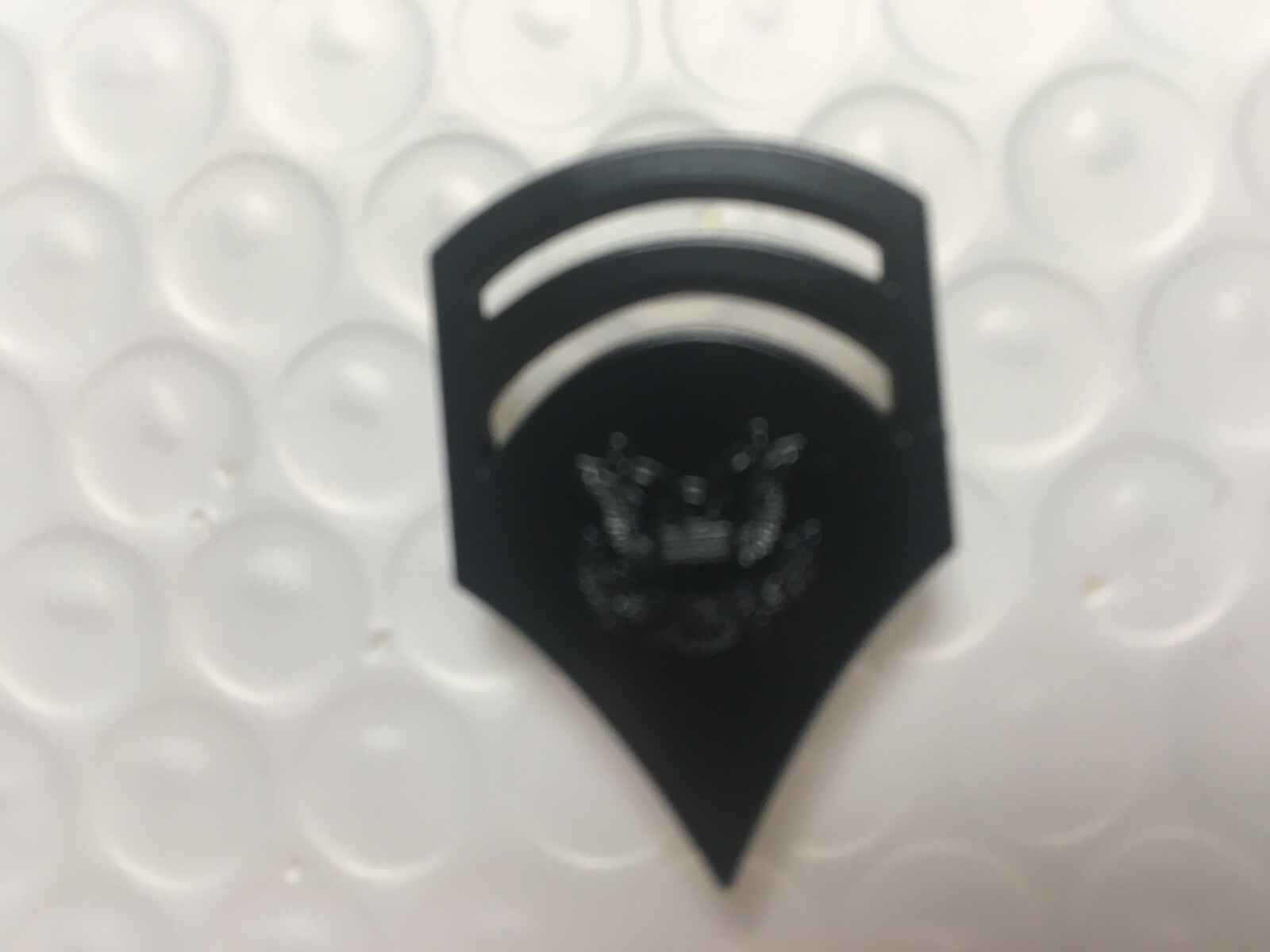 US ARMY SPECIALIST 6TH CLASS SUBDUED RANK PIN MEASURES 1 1/4 INCHES (EE P12763)