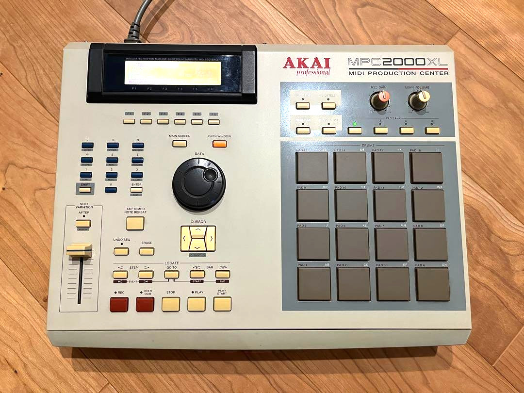 AKAI professional MPC2000XL Sampler Sampling Sequencer Drum Machine MPC Tested