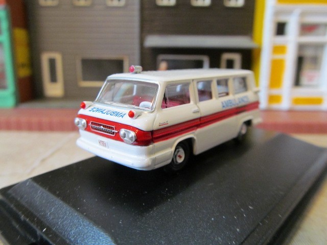 OXFORD DIECAST 1961 CHEVROLET  Greenbrier Ambulance  HO  87CG61002  NEW RELEASE