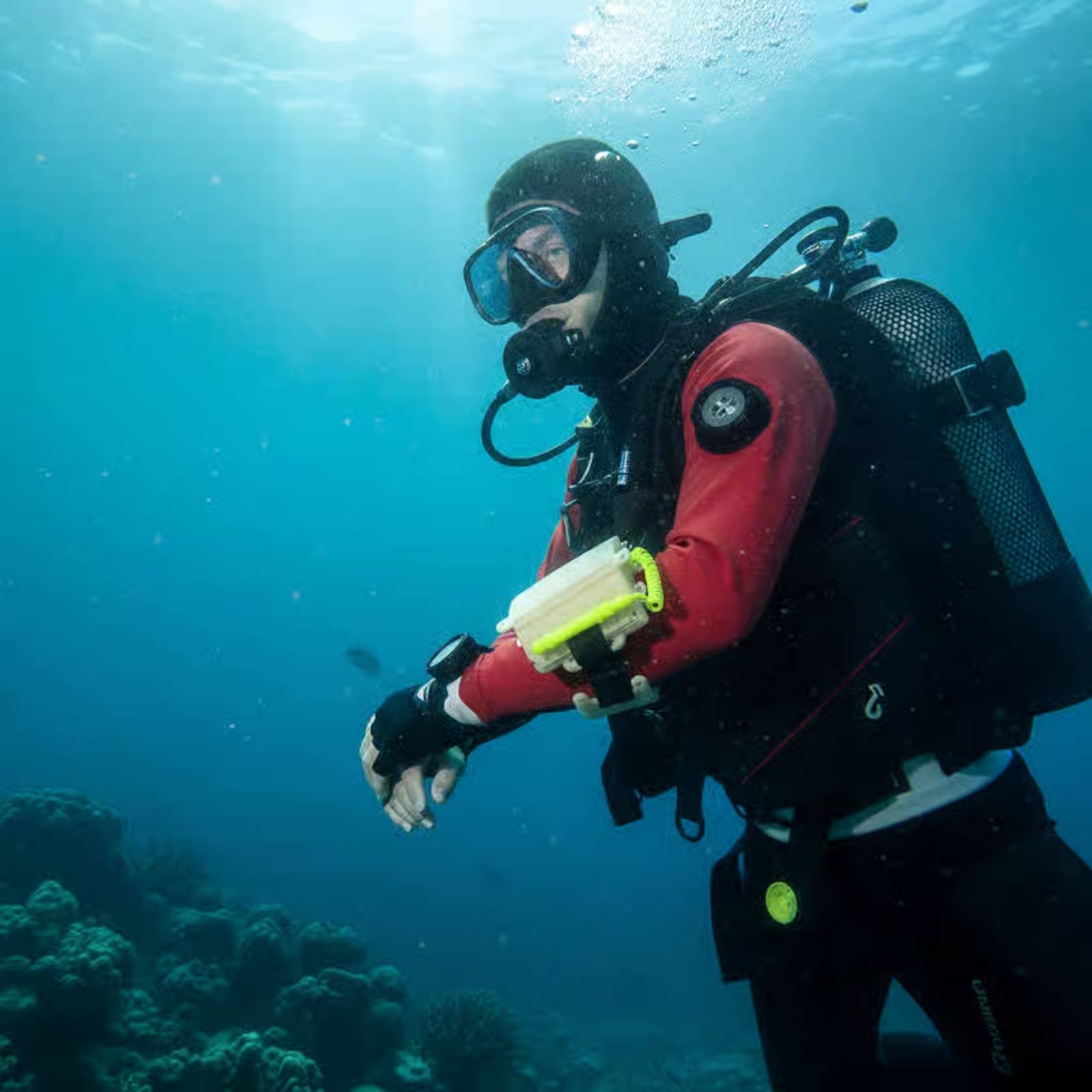 Luminous in the Dark Dive Slate Lightweight 3-Page Dive Writing Board