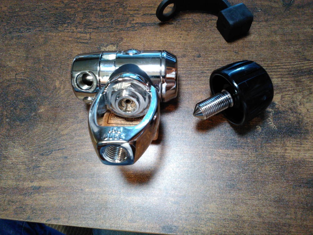 BEUCHAT VS-10 ADJUSTABLE / 941372 SCUBA DIVING REGULATOR.