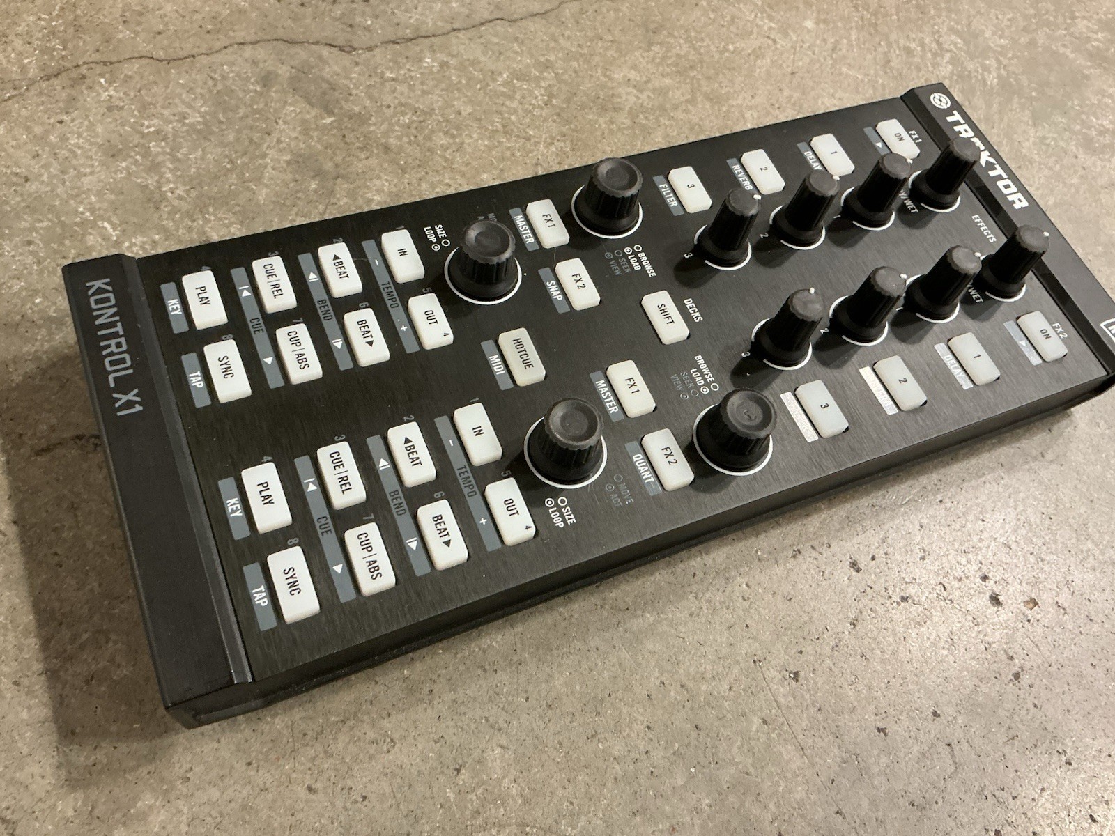 Native Instruments Traktor Kontrol X1 DJ Decks Effects Controller TESTED #CM7