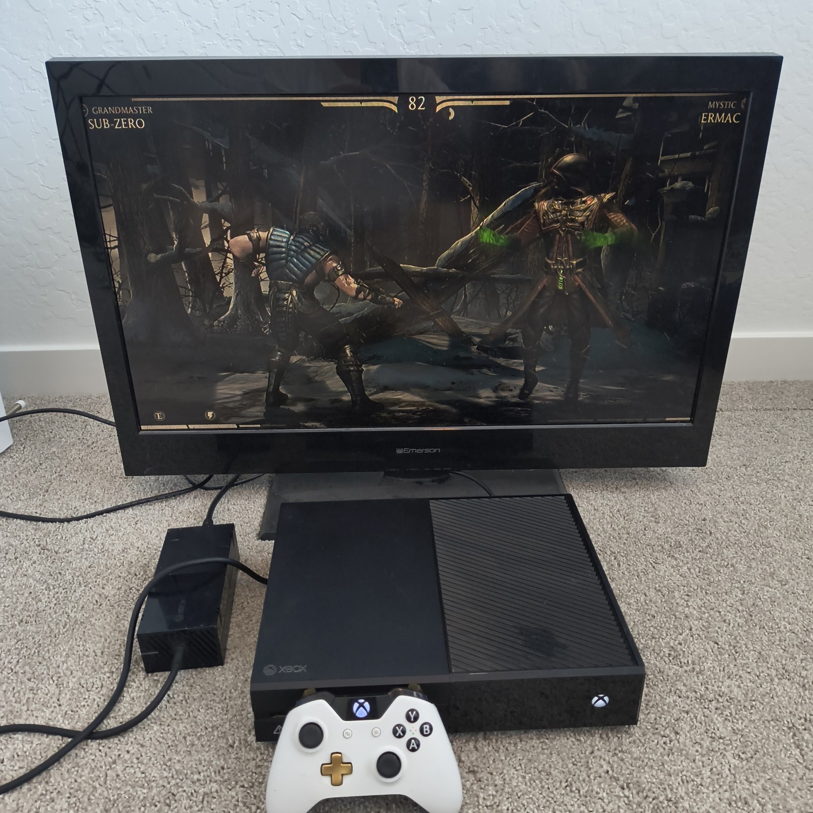 MICROSOFT XBOX ONE 1540 GAMING CONSOLE 500GB Working Great Condition