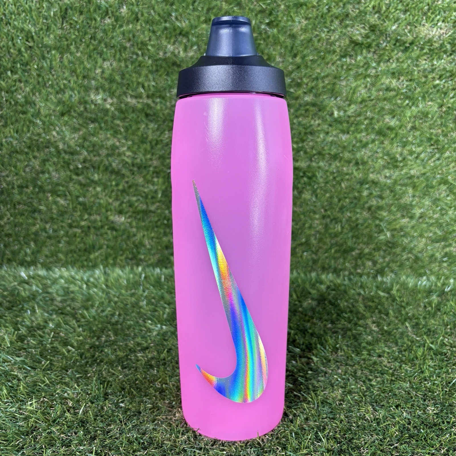 Nike Refuel water bottle 32 oz locking lid Squeeze bottle active sport plastic
