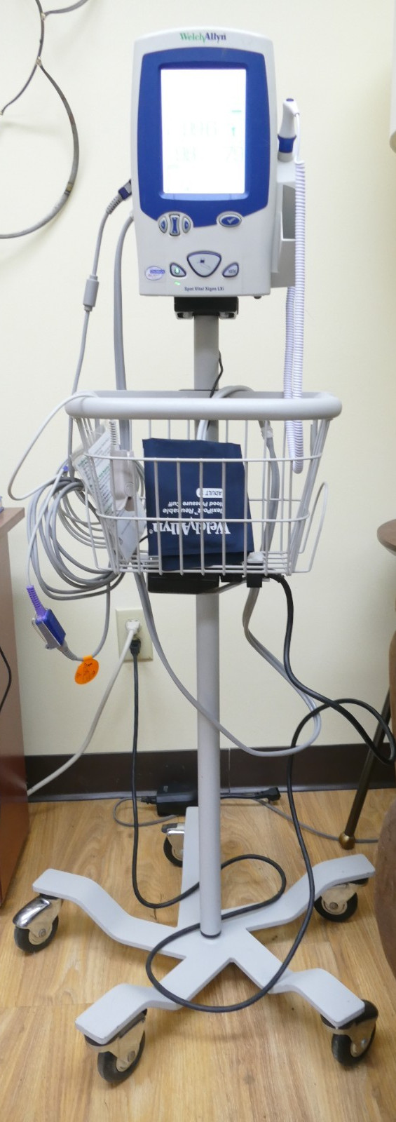 Welch Allyn Spot Vital Signs LXi Monitor 45NTO  (w/ stand, therm., NIPB, finger)