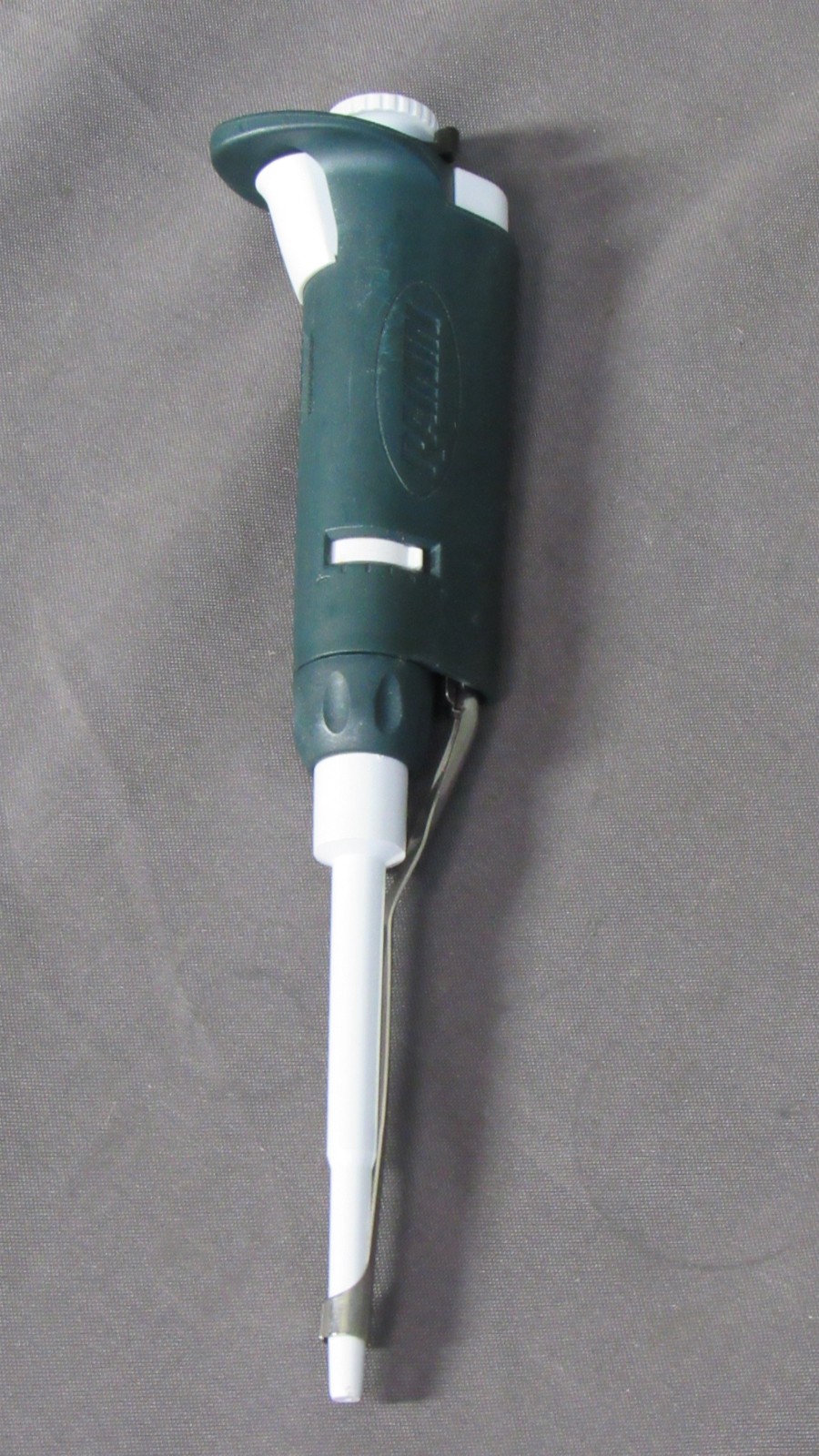 * RAININ Pipet-Plus R-200 20 to 200μL Latch Mode Pipettes