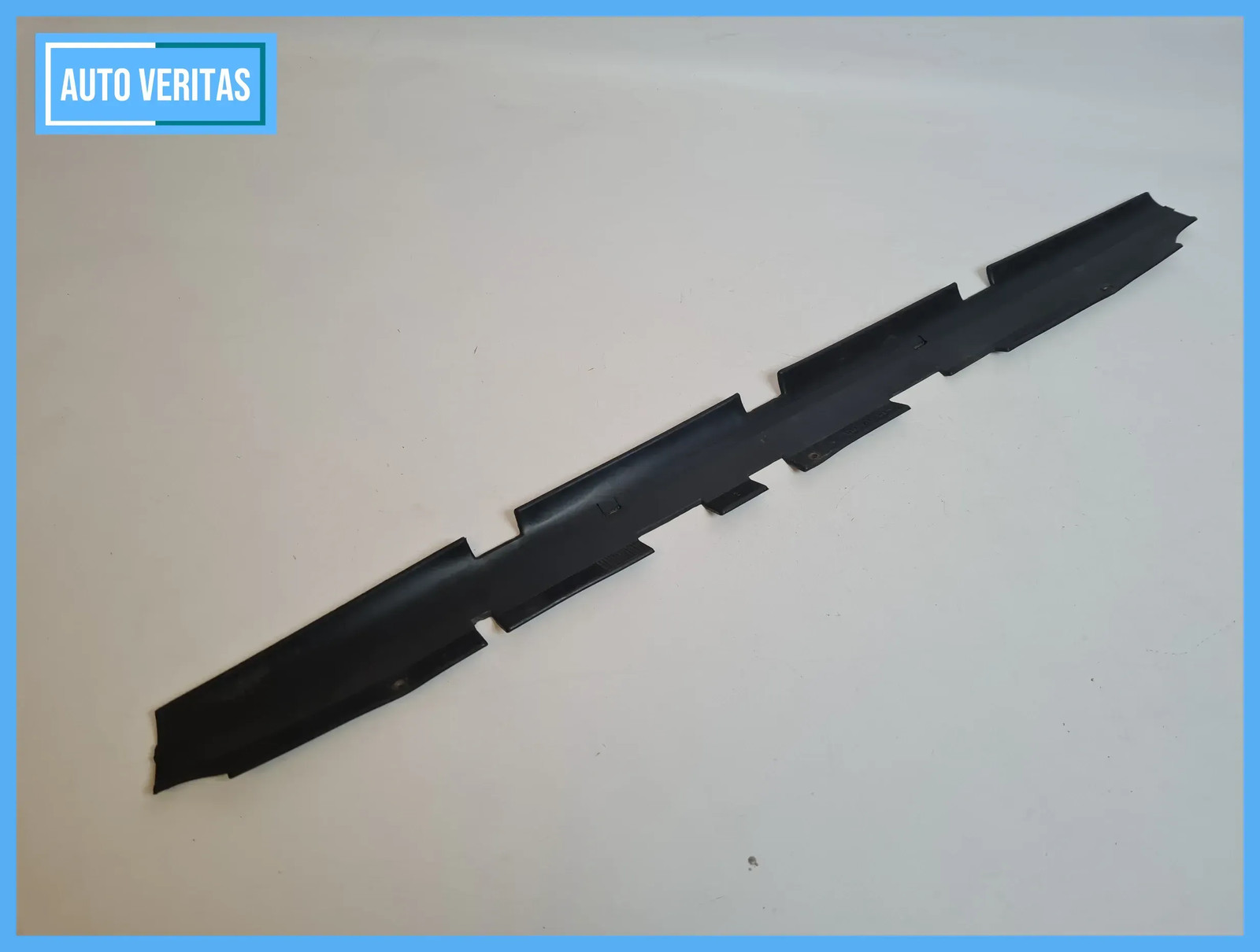 Genuine Audi A6 (4B2/4B4) guide cover lock carrier 4B0121292