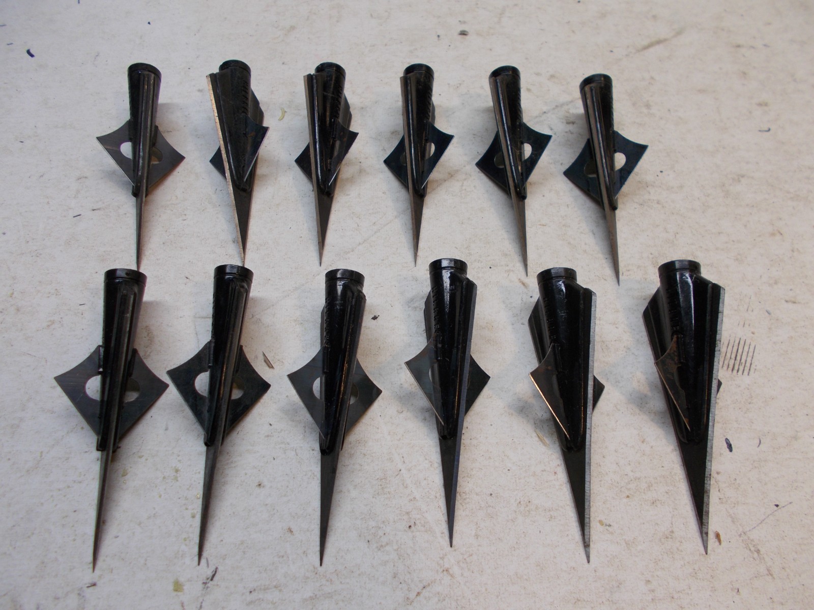 12 vintage hilbre glue on broadheads