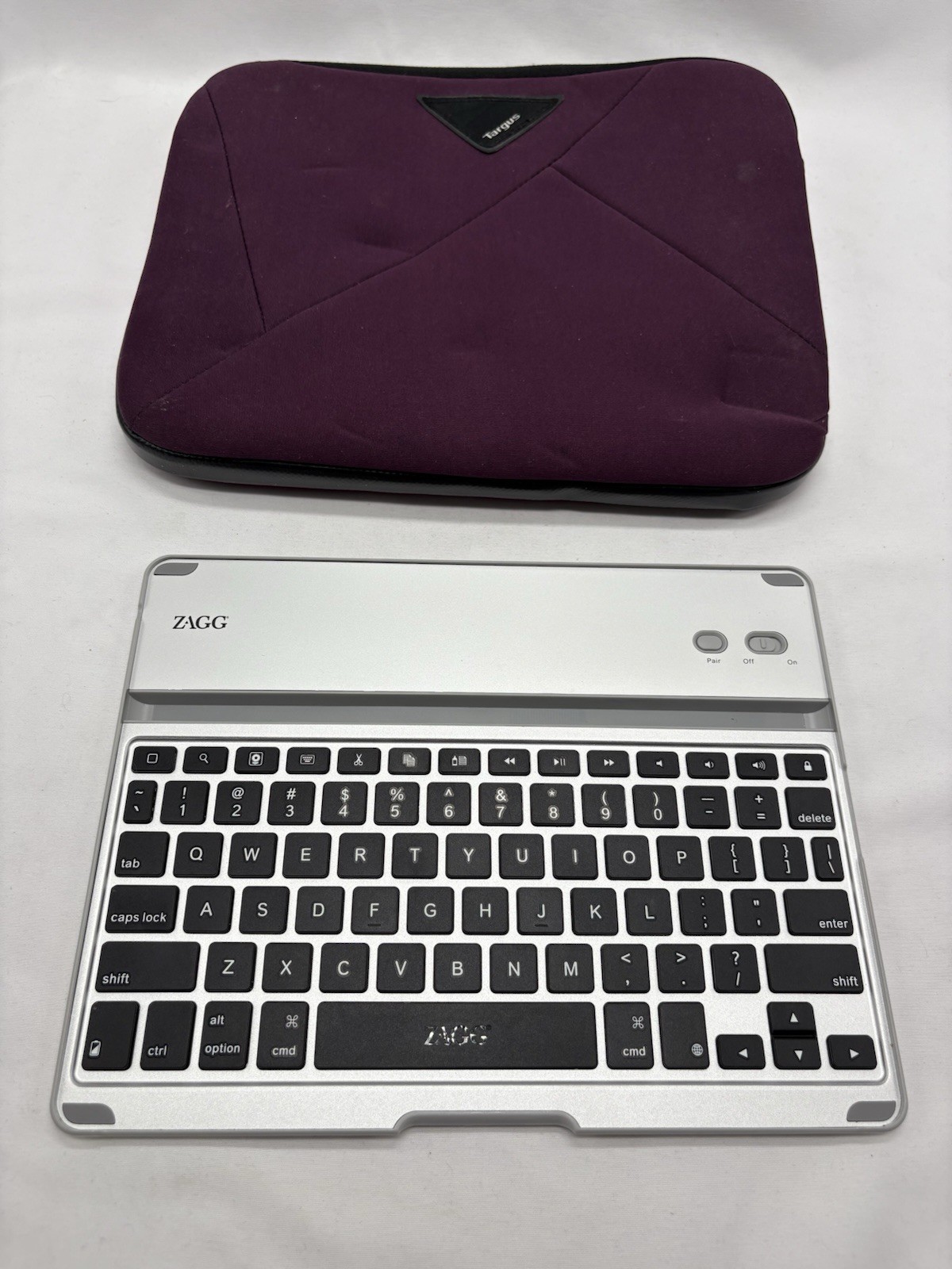 Zagg YW2-ZKPRO102 ProFolio Hard Case for iPad 2,3,4  Bluetooth With Case