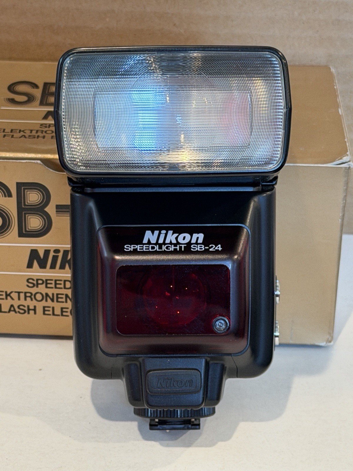 Nikon SB-25 Speedlight Shoe Mount Flash, Case Tested, Works Great