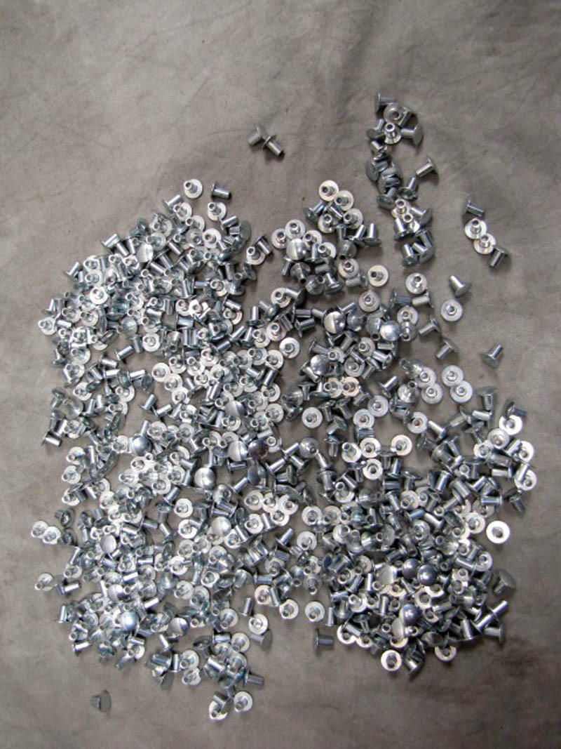 1 lb Lot of 625 Chicago Rivets R-05002-318-02500 NEW