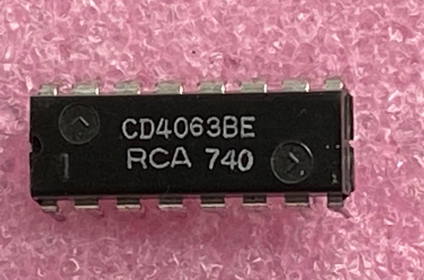 RCA CD4063BE 4-bit magnitude comparator Integrated Circuit