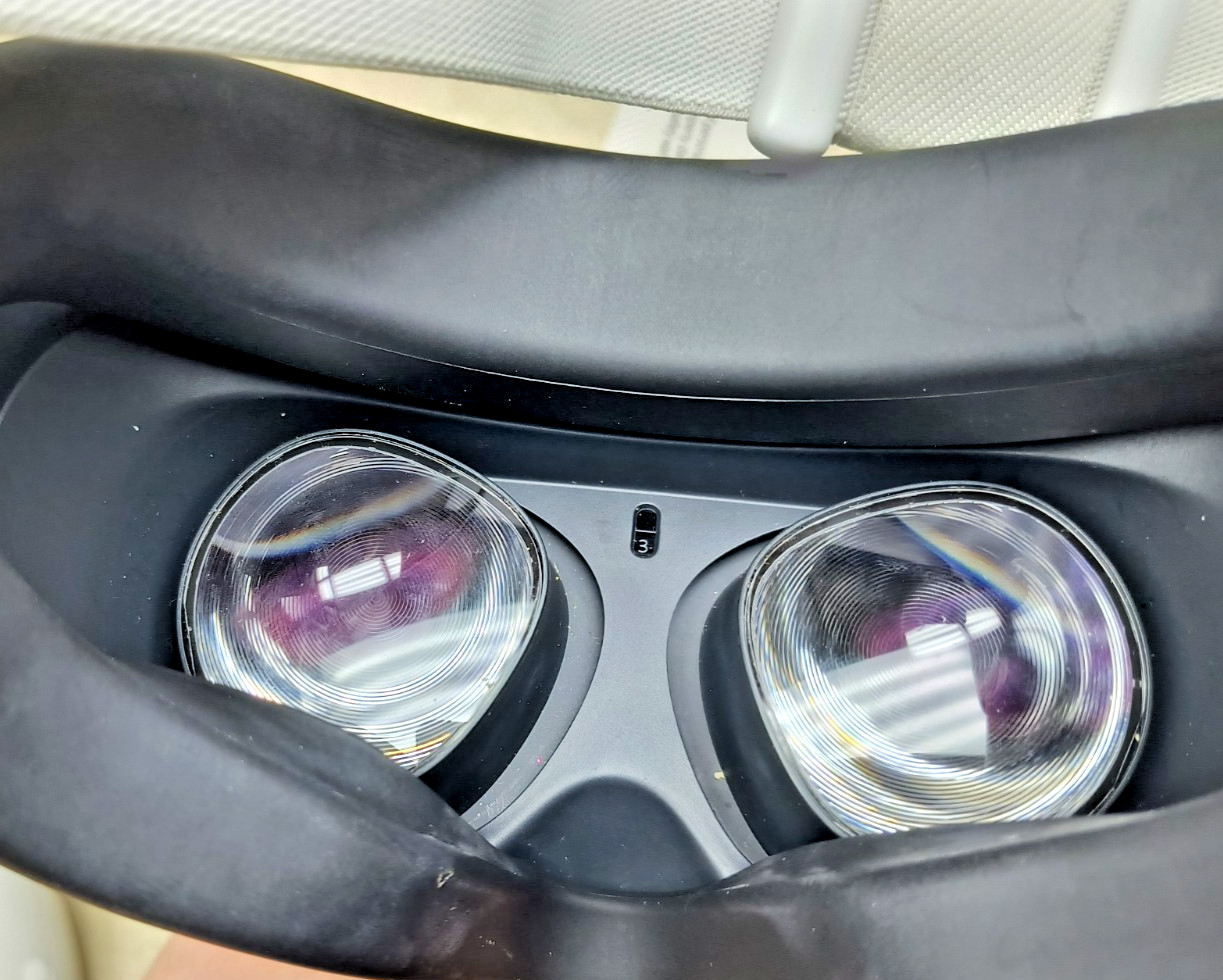 Oculus Quest 2 VR Headset 256GB Combo Decent Shape Case Doesn't Zip Tested Works