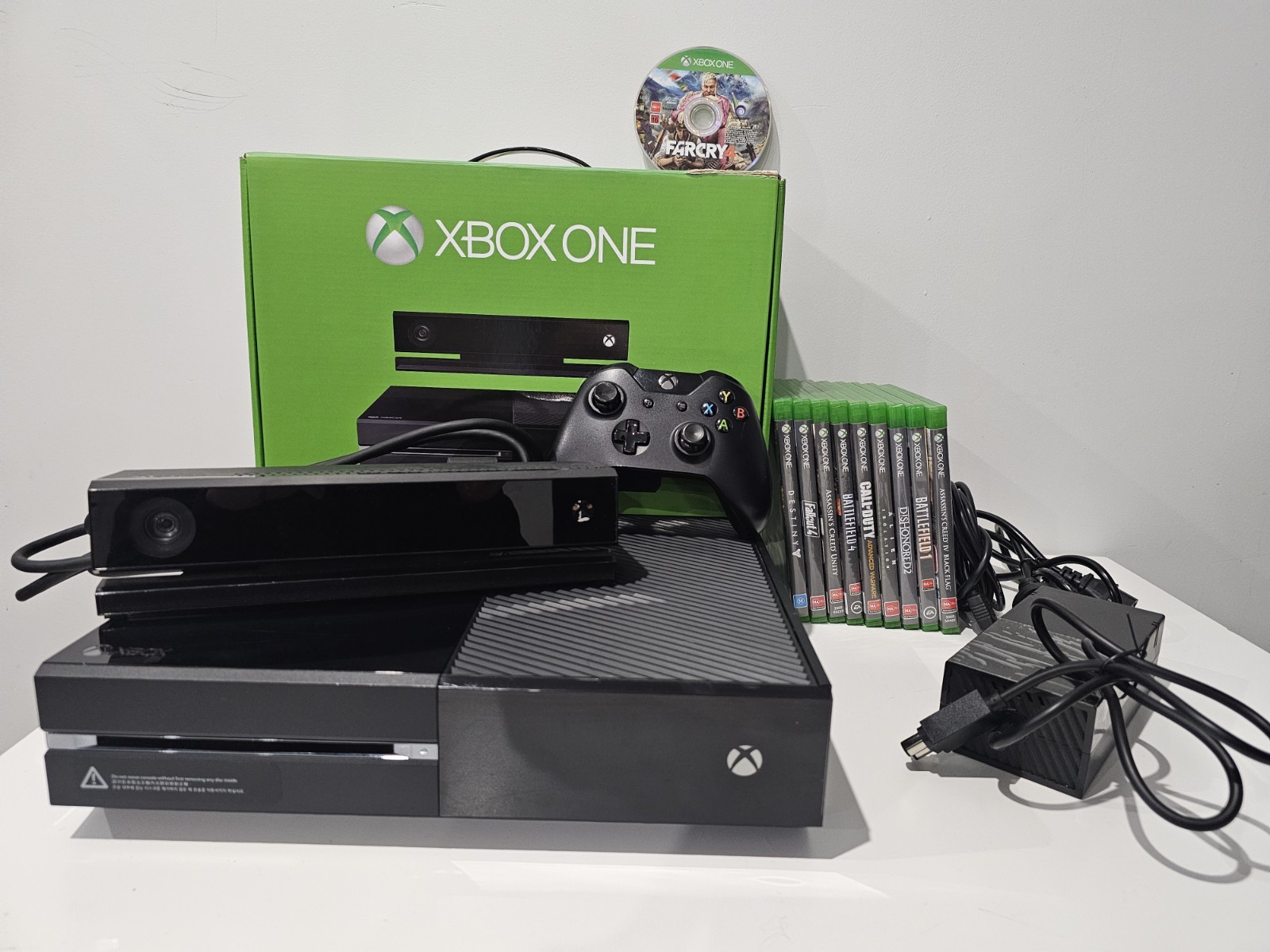 Microsoft Xbox One 500gb Boxed Console w/Kinect Bundle TESTED&WORKING