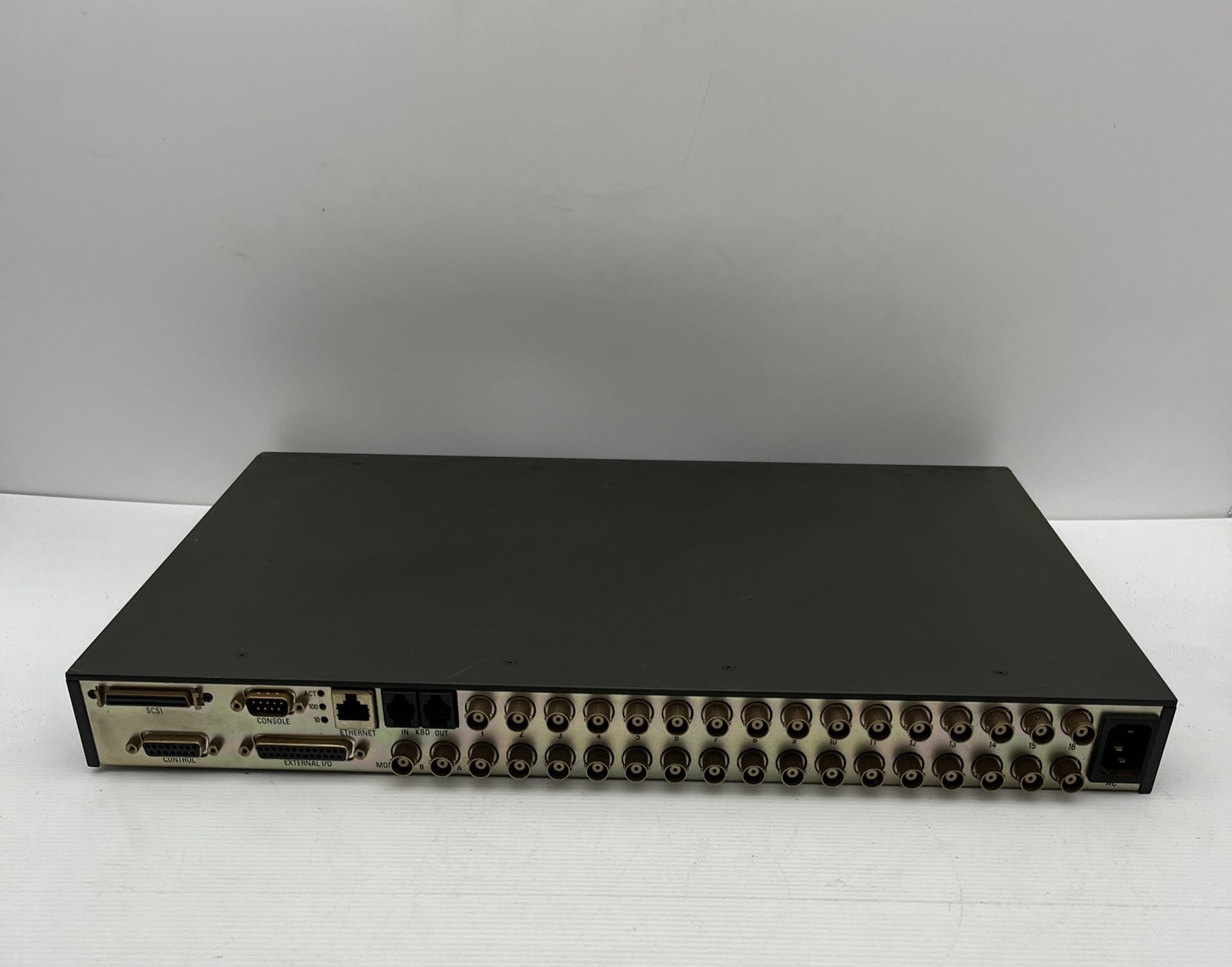 Bosch Divar DVR16E2502 16-Channel DVR Versatile Network UNTESTED no Power Cable