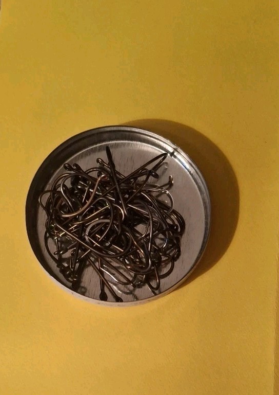 Vintage Frabill CAN-O-HOOKS TIN 4832 WITH HOOKS