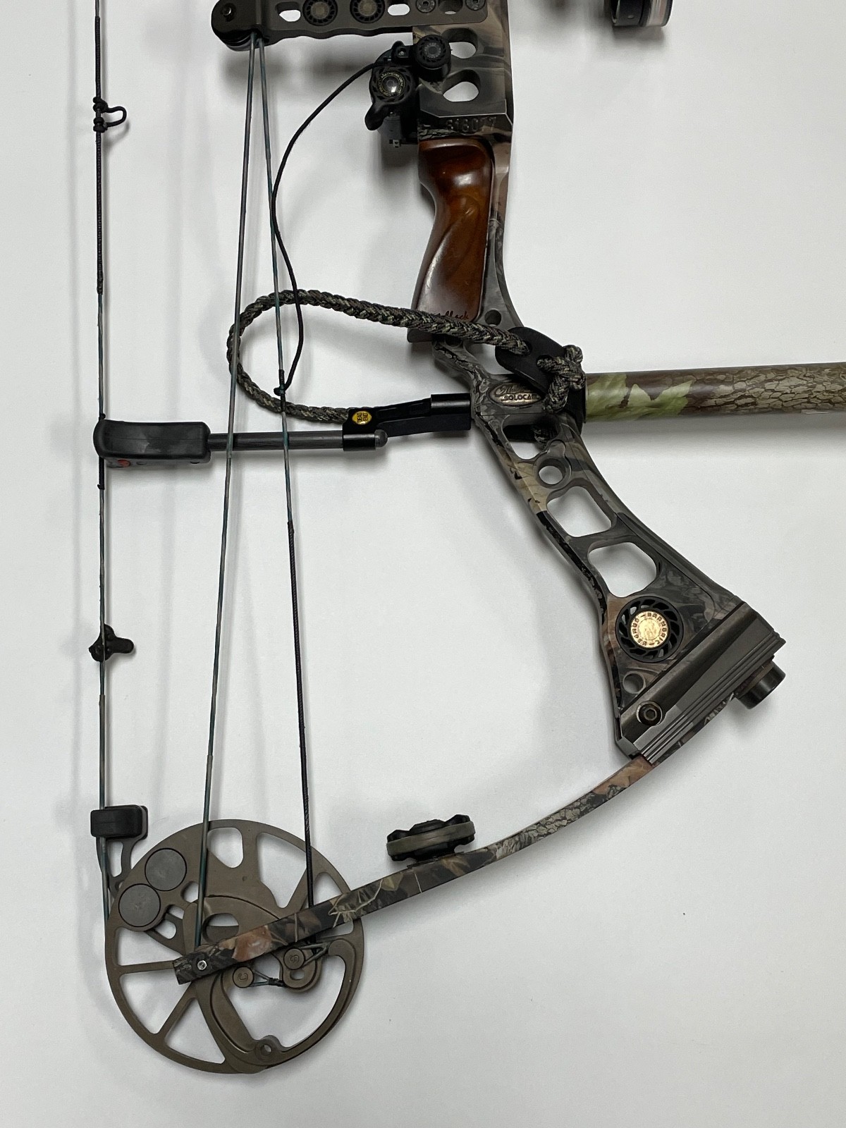 Matthews Switchback RH Compound Bow w/ Spot Hogg Sight - 70#, 35.5" Cable Length